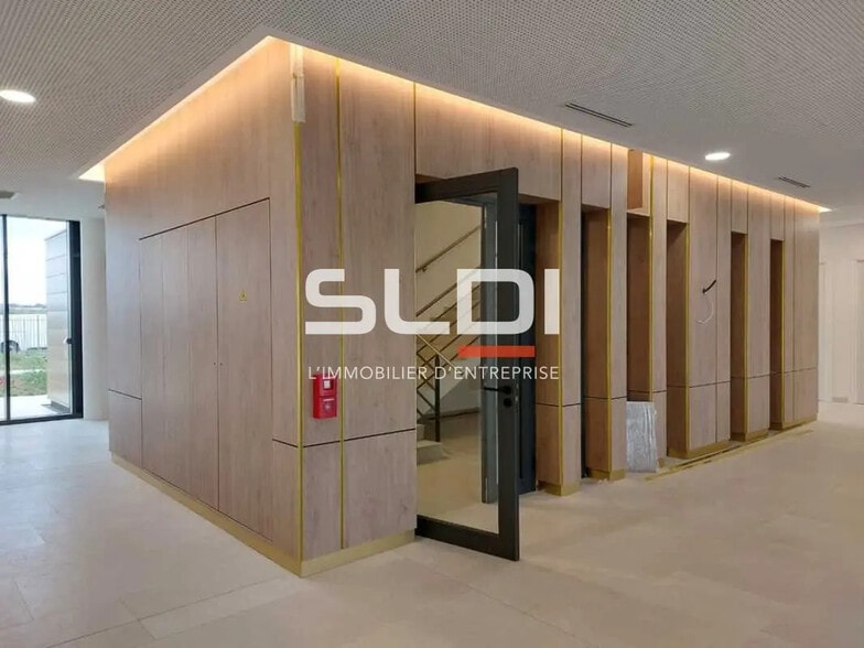 Office in Genas for lease - Building Photo - Image 3 of 10