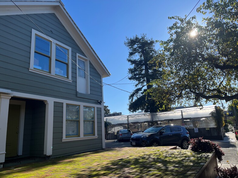 5874 Doyle St, Emeryville, CA for sale - Building Photo - Image 3 of 14