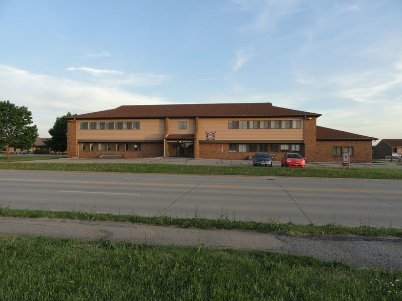 1477 Kenwood Dr, Menasha, WI for lease - Building Photo - Image 3 of 12