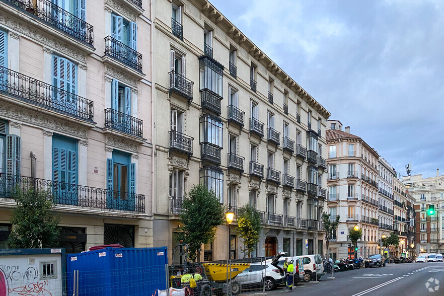 Calle de Bárbara de Braganza, 2, Madrid, Madrid for lease - Building Photo - Image 2 of 3