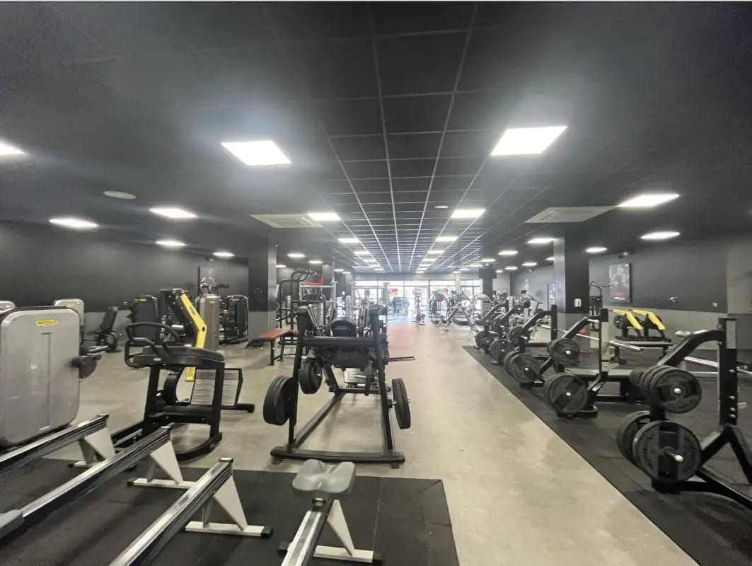 Retail in Le Havre for lease Interior Photo- Image 1 of 5