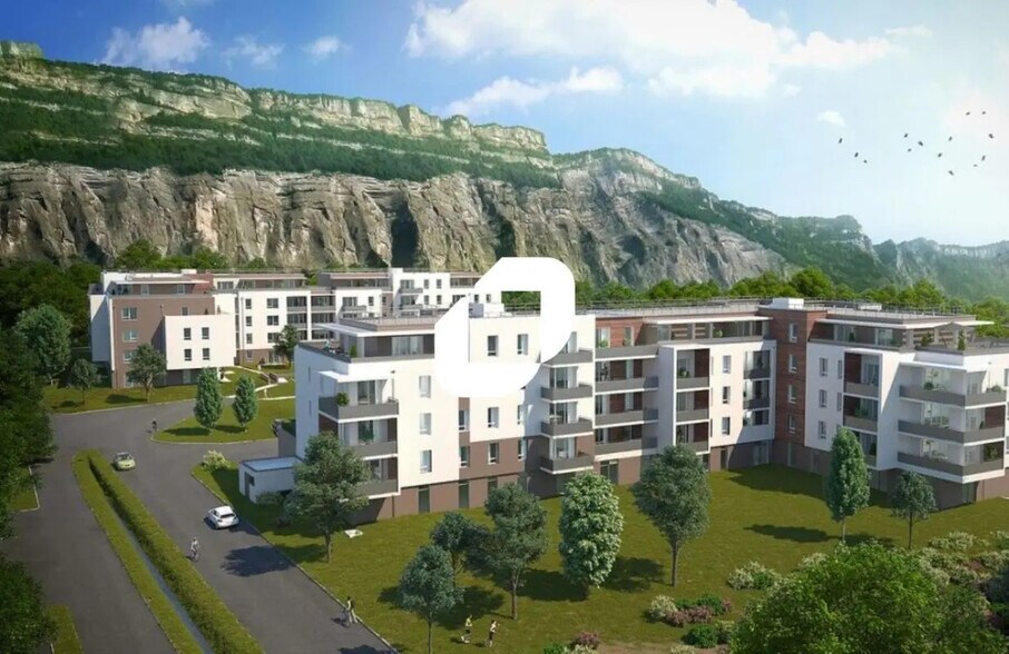 Flex in Meylan for lease - Building Photo - Image 1 of 7