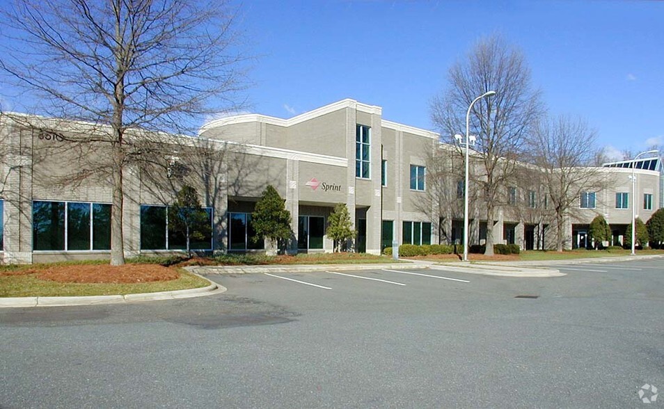 8510 McAlpine Park Dr, Charlotte, NC for lease - Building Photo - Image 2 of 48