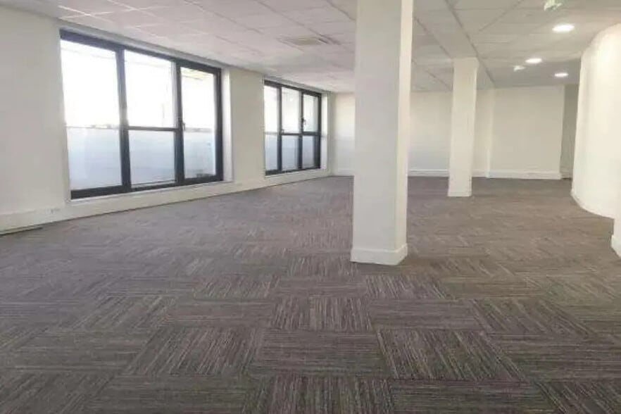 Office in Boulogne-Billancourt for lease - Interior Photo - Image 3 of 5