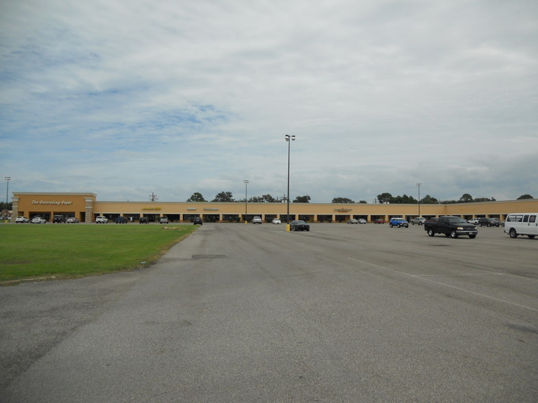 2825 Nall St, Port Neches, TX for lease - Building Photo - Image 2 of 7