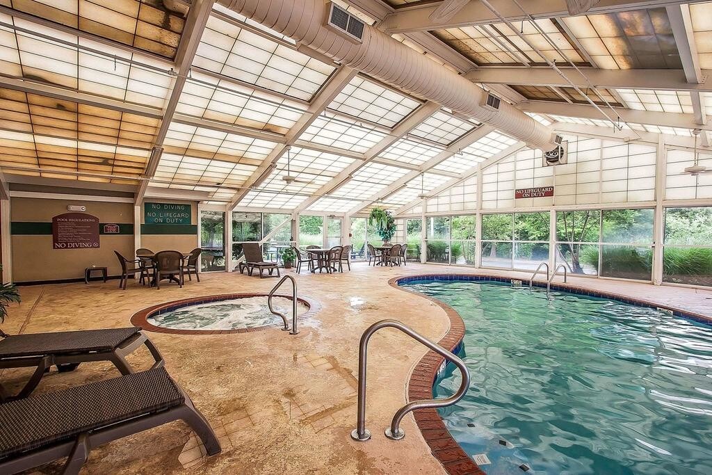 2575 Thousand Oaks Blvd Memphis Tn 38118 Hotel Property For