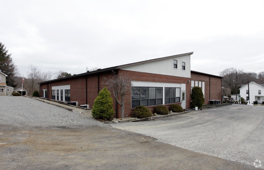 425 Mercer St, Volant, PA for lease - Primary Photo - Image 1 of 2