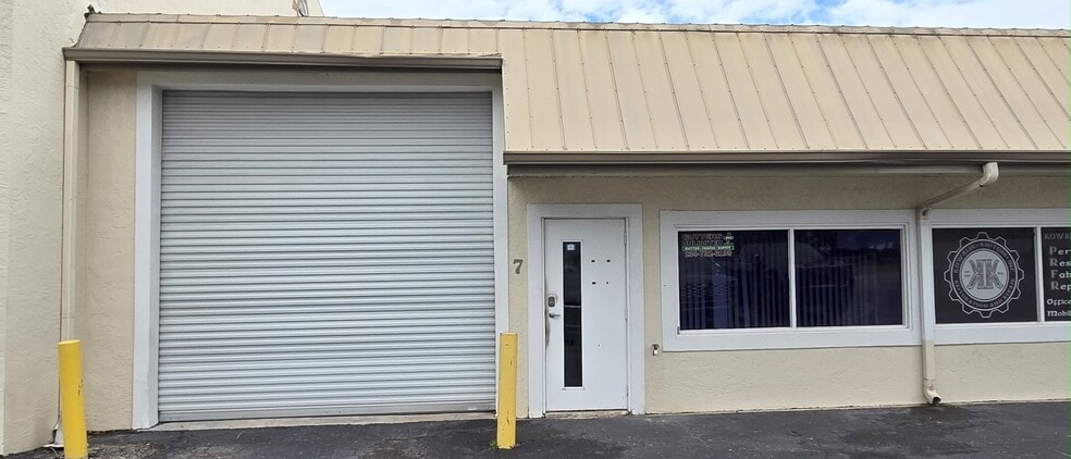 5701 Houchin St, Naples, FL for lease - Building Photo - Image 1 of 6