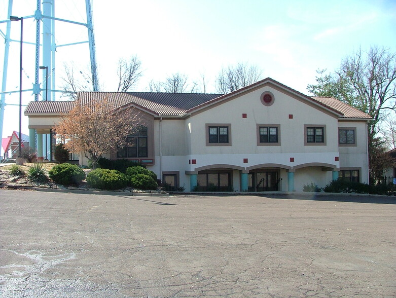 1338 N Belt Hwy, Saint Joseph, MO for lease - Building Photo - Image 1 of 10