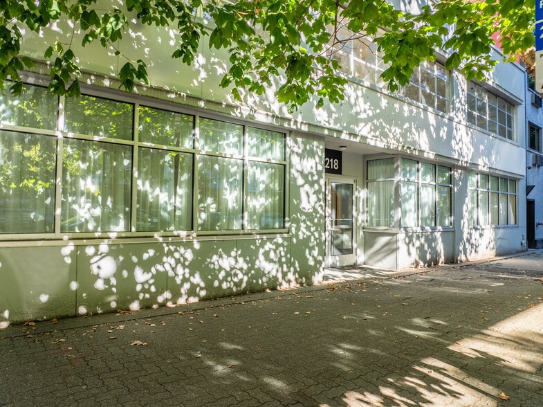 2218 5th Ave, Seattle, WA for lease - Building Photo - Image 2 of 12