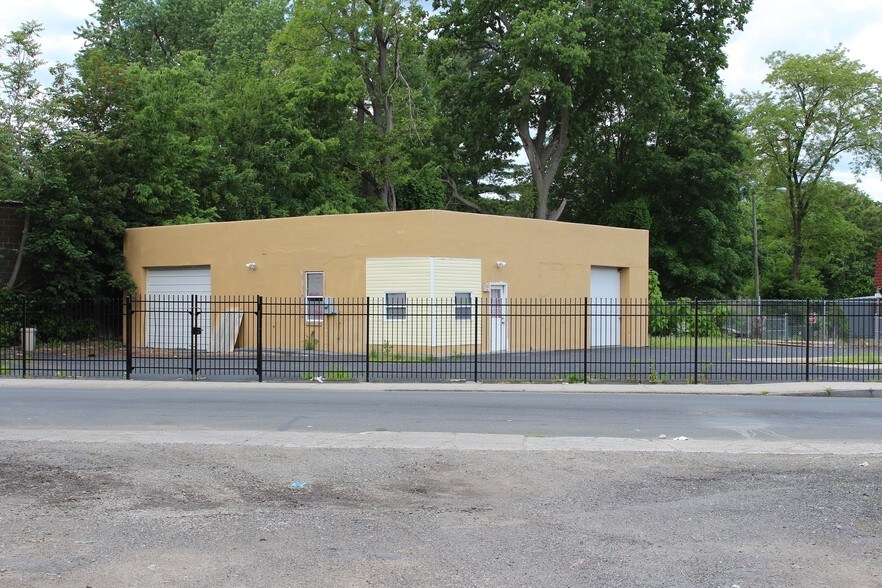 136 Walnut St, Springfield, MA for sale - Building Photo - Image 1 of 1