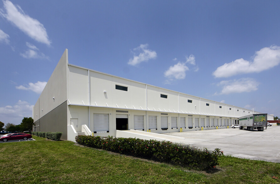 10201 NW 112th Ave, Medley, FL for lease - Building Photo - Image 2 of 6