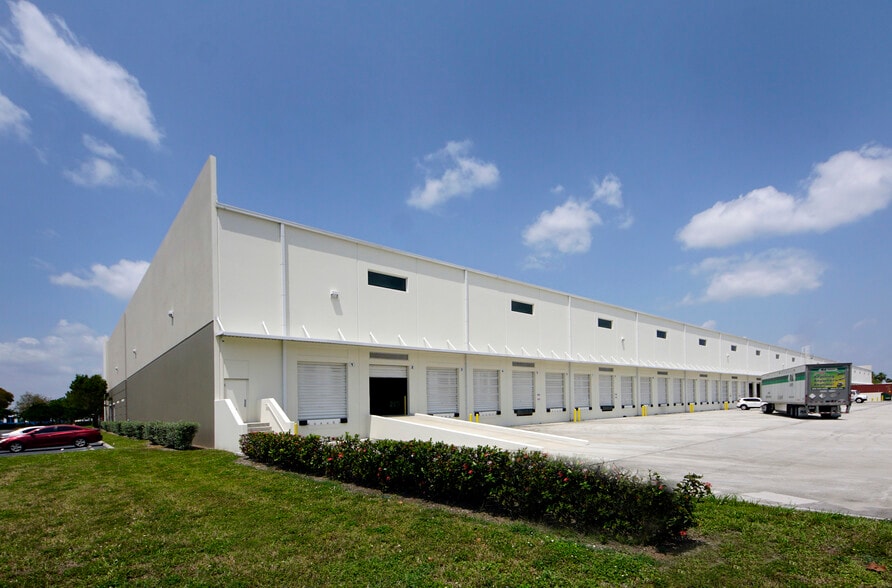 10201 NW 112th Ave, Medley, FL for lease - Building Photo - Image 3 of 7