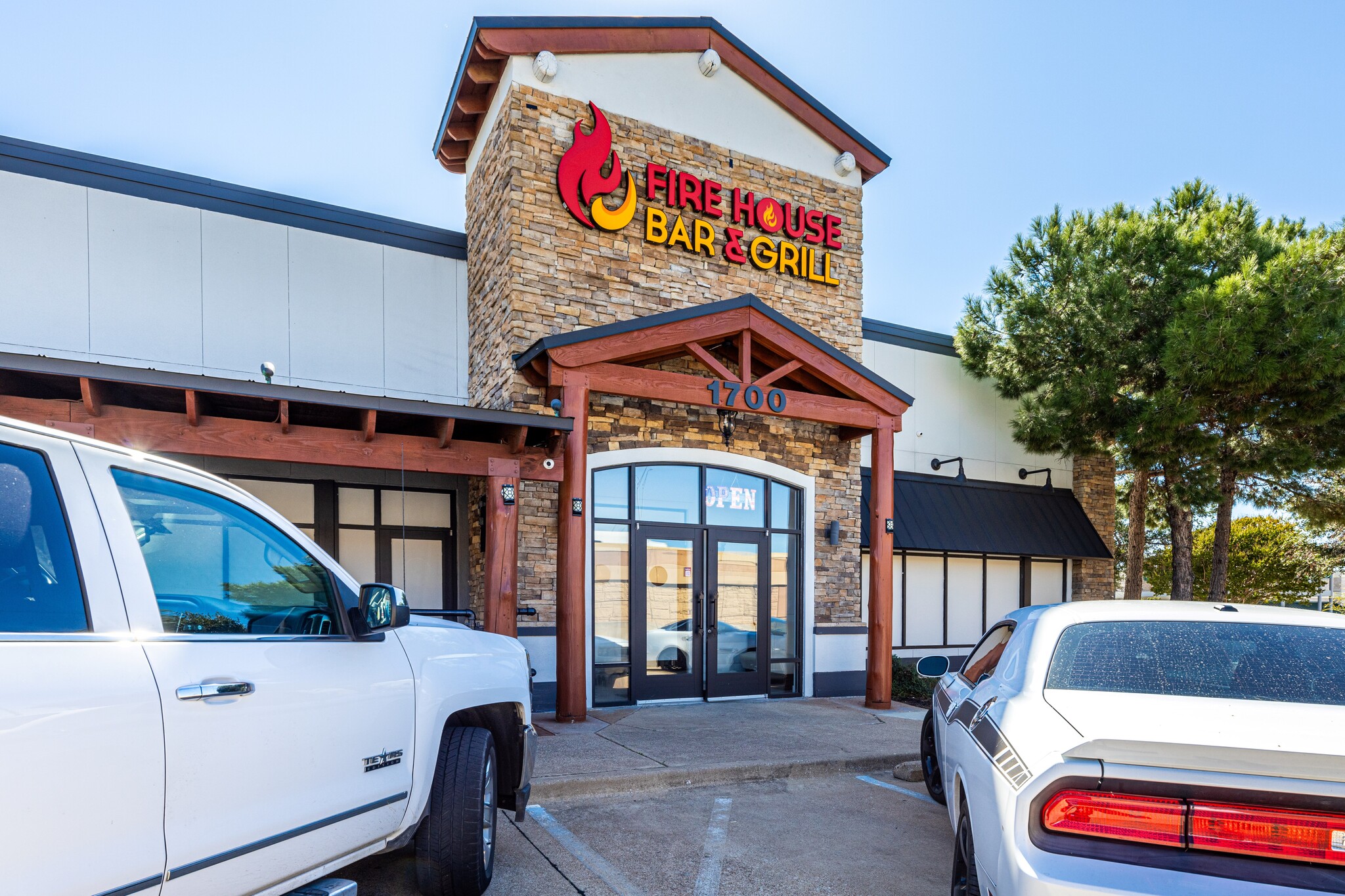 1700 Airport Fwy, Bedford, TX for sale Building Photo- Image 1 of 9