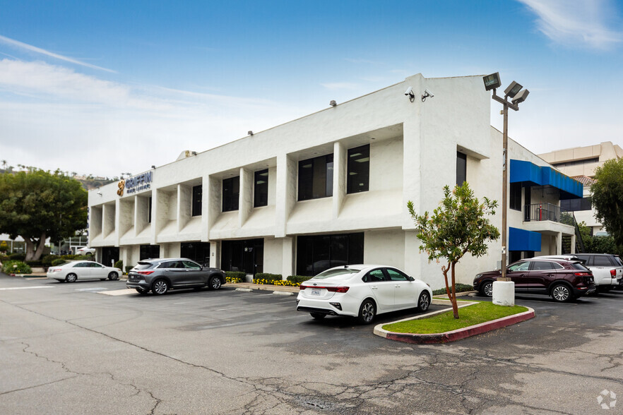 24005 Ventura Blvd, Calabasas, CA for lease - Building Photo - Image 3 of 6