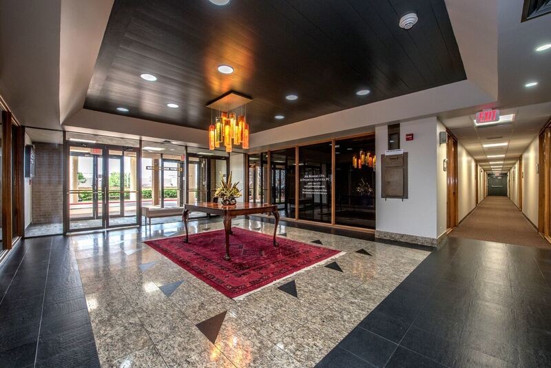 11212 N May Ave, Oklahoma City, OK for lease - Lobby - Image 3 of 5