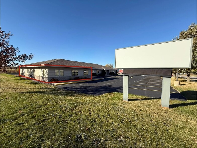 1627 4th Ave W, Monroe, WI for lease - Building Photo - Image 1 of 13