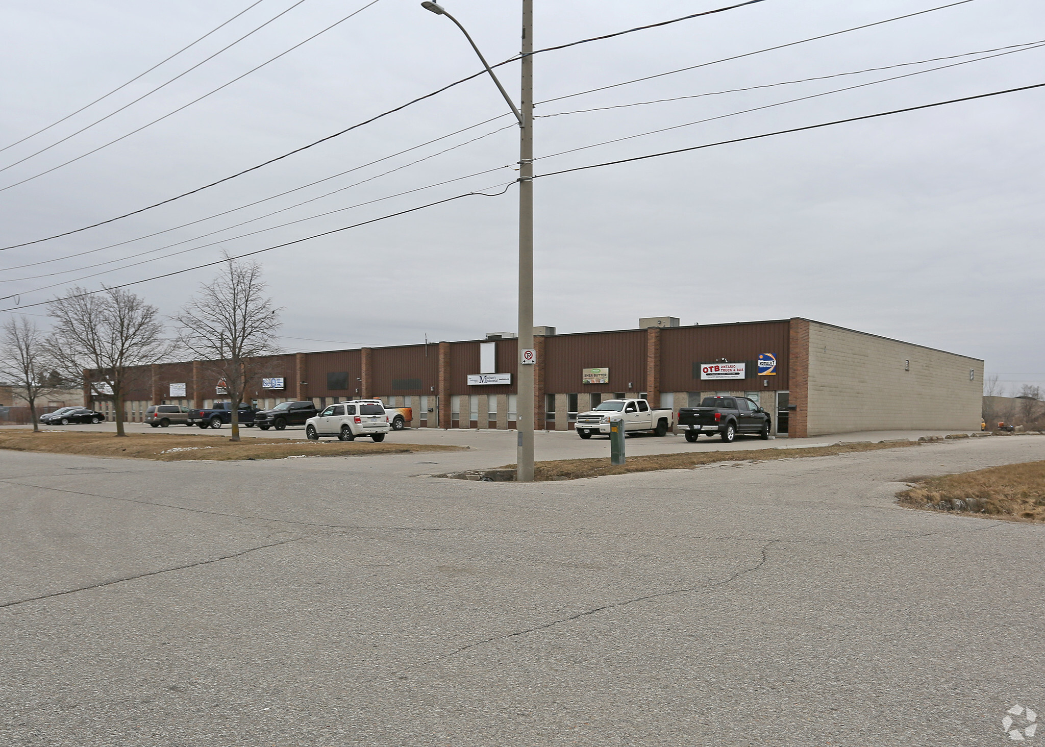 470 Collier Macmillan Dr, Cambridge, ON for lease Primary Photo- Image 1 of 9