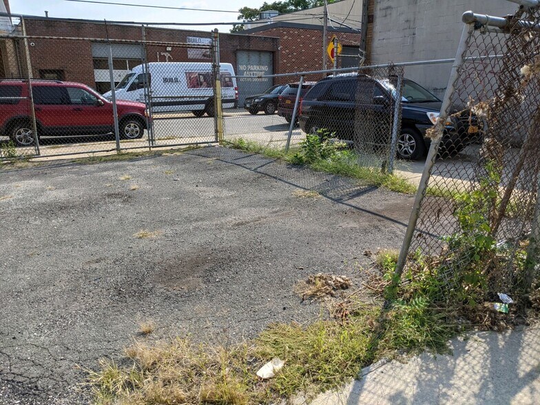 6934 76th St, Flushing, NY for sale - Primary Photo - Image 1 of 9