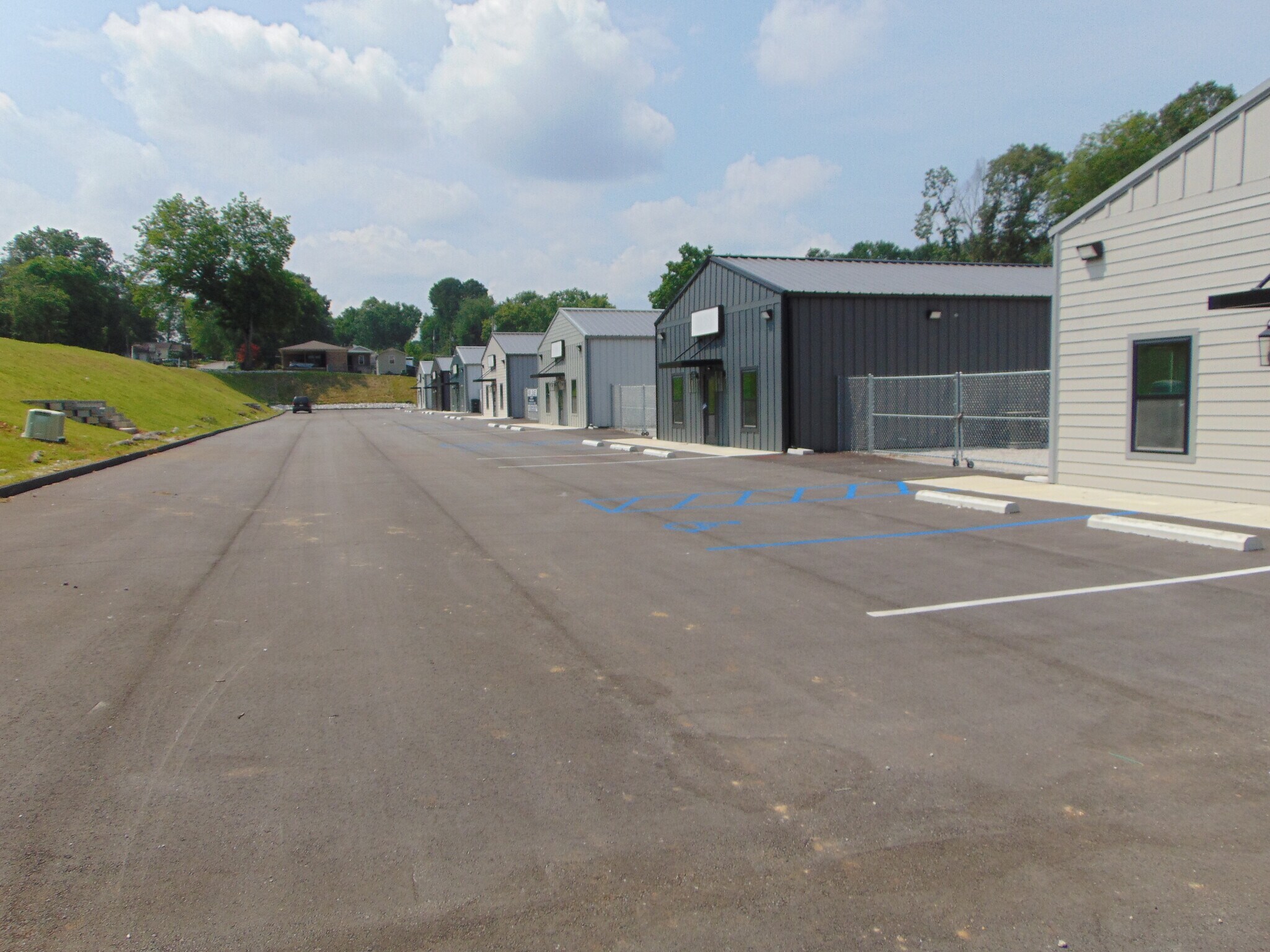 001 Broadway Street, Florence, AL for sale Primary Photo- Image 1 of 21