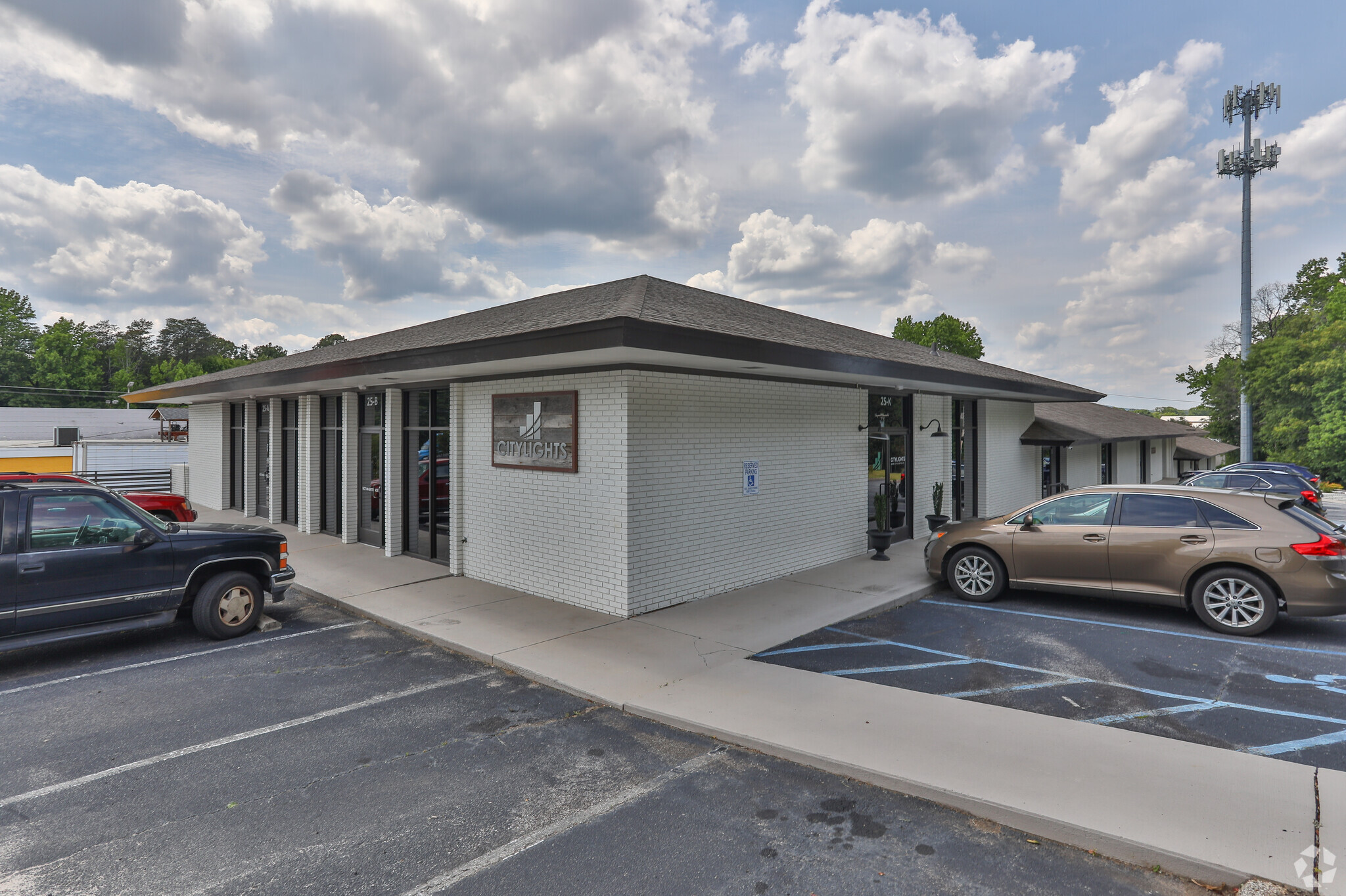 25 Sweetbriar Rd, Greenville, SC for sale Primary Photo- Image 1 of 1