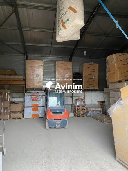 Flex in Saint-Nazaire-les-Eymes for sale - Building Photo - Image 2 of 18