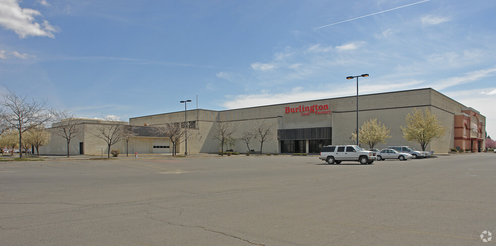 5504-5830 N Division St, Spokane, WA for lease - Building Photo - Image 3 of 6