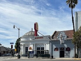 2205 N Broadway, Los Angeles CA - Pub