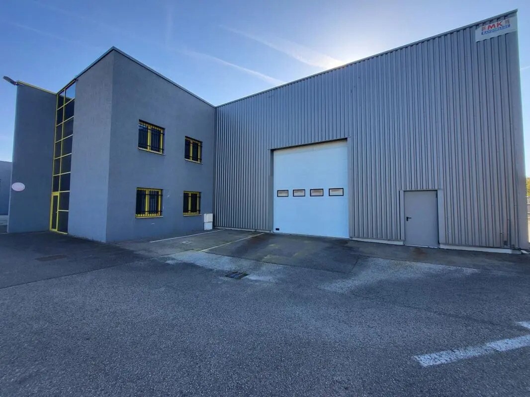 Flex in La Verpillière for lease Building Photo- Image 1 of 8