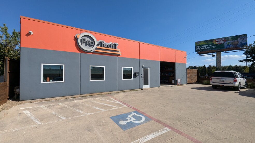 1942 N IH 35E/Stemmons Fwy, Carrollton, TX for lease - Building Photo - Image 1 of 15