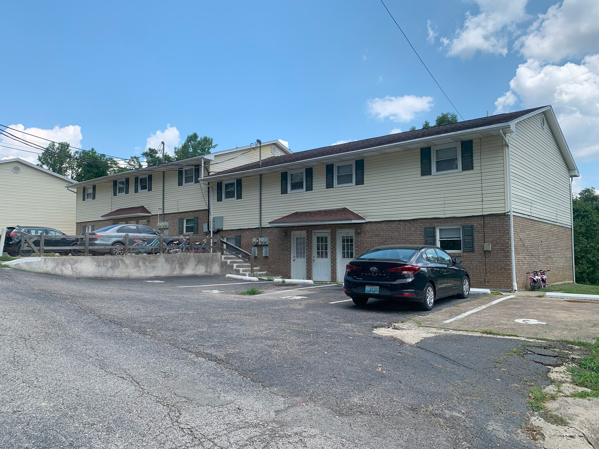 923-931 Taylor Dr, Ashland, KY for sale Building Photo- Image 1 of 1