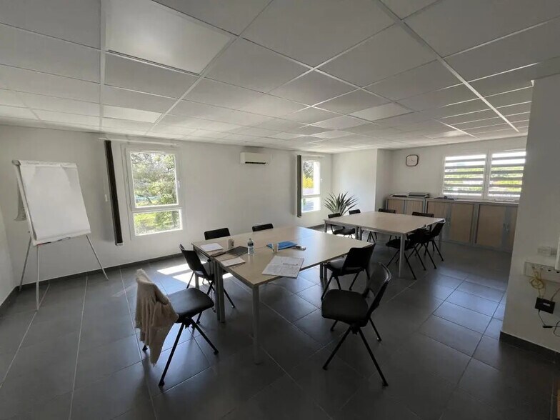 Office in La Seyne-sur-Mer for sale - Building Photo - Image 2 of 6