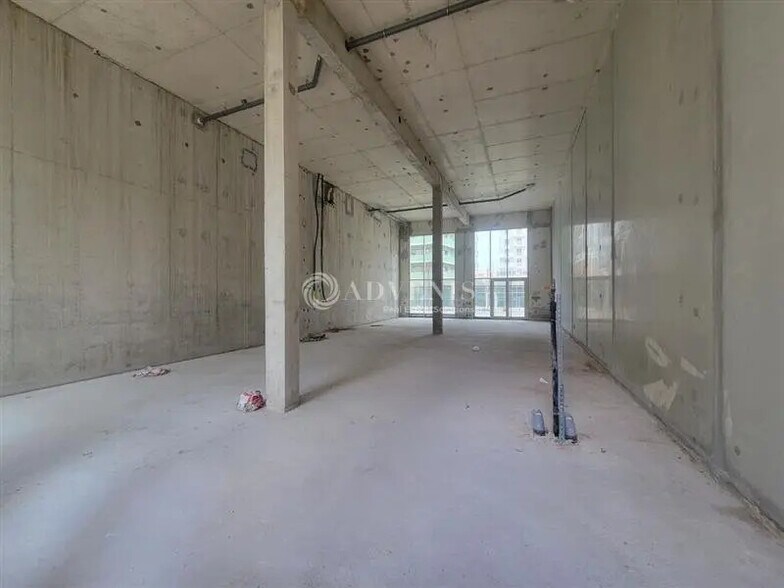 Retail in Saint-Ouen-sur-Seine for lease - Interior Photo - Image 3 of 5