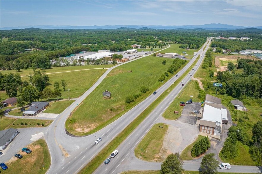 3311 Hickory Blvd, Hudson, NC for sale - Building Photo - Image 3 of 5