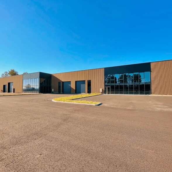 Flex in Ambérieux for lease - Building Photo - Image 3 of 3