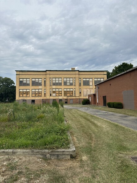 620 E River St, Elyria, OH for sale - Building Photo - Image 2 of 9