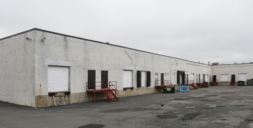 160 Wilbur Pl, Bohemia, NY for lease - Building Photo - Image 3 of 5