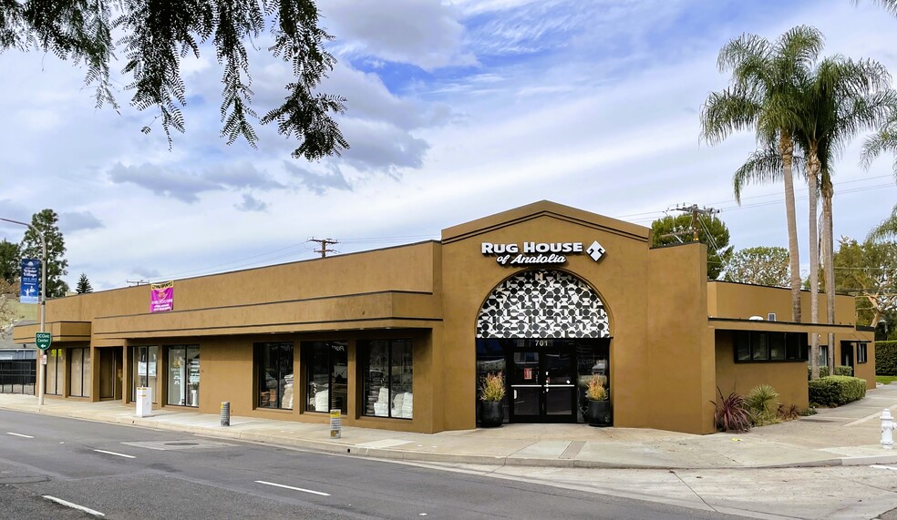 701-707 W 17th St, Santa Ana, CA for lease - Building Photo - Image 1 of 11