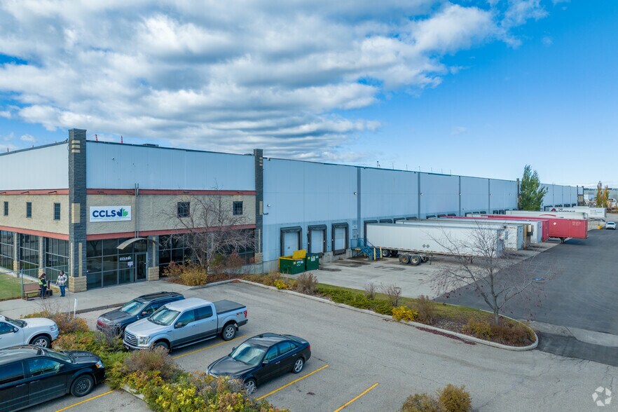 5353 72nd Ave SE, Calgary, AB for sale - Primary Photo - Image 1 of 1