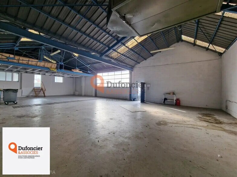 Office in Poitiers for lease - Interior Photo - Image 1 of 8
