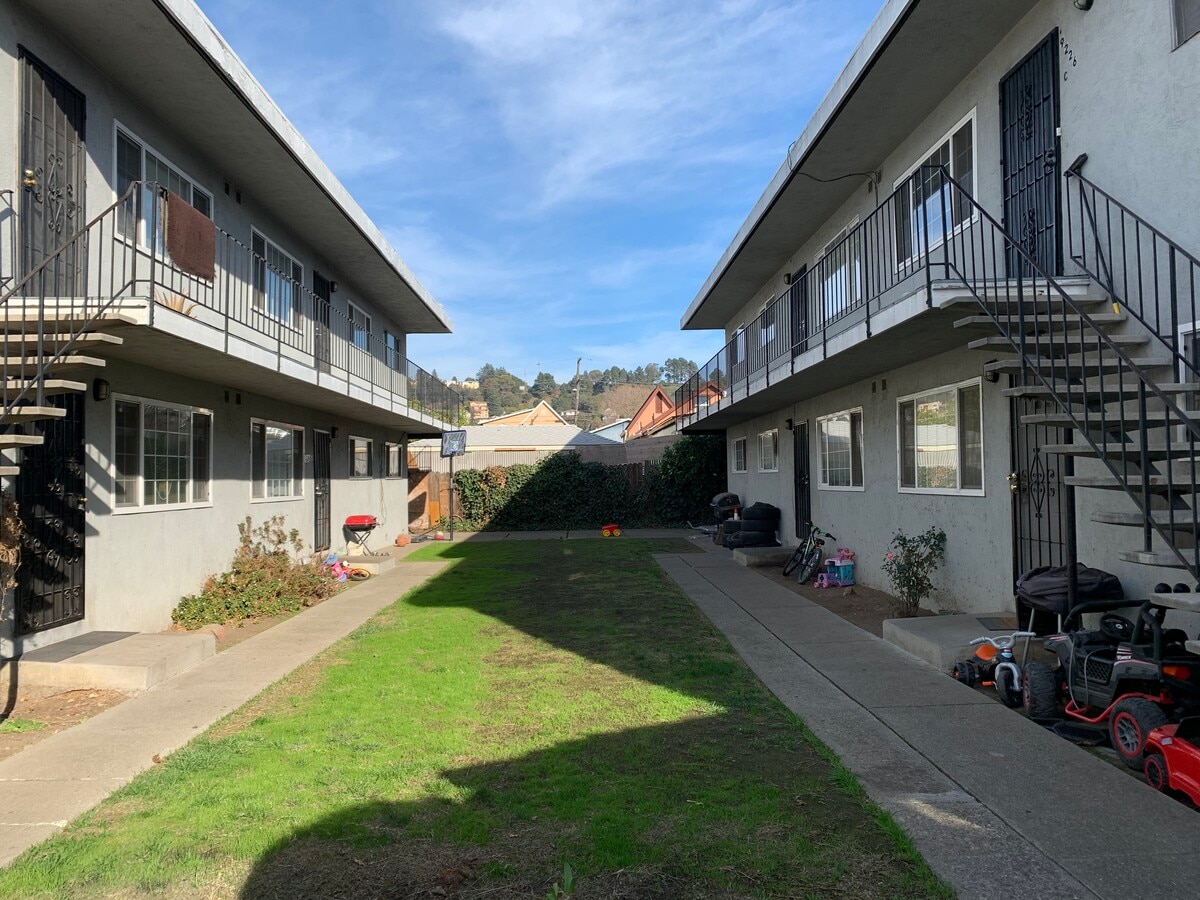 9220 Bancroft Ave, Oakland, CA 94603