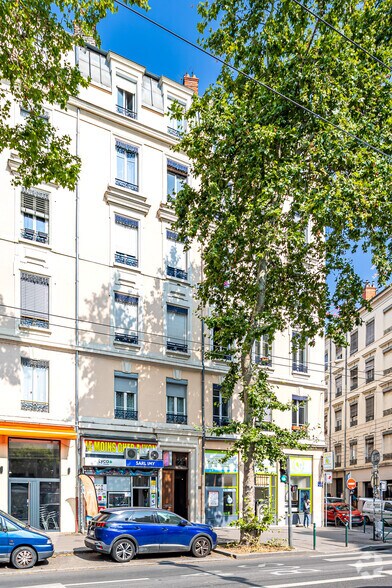 Office in Lyon for lease - Building Photo - Image 2 of 2