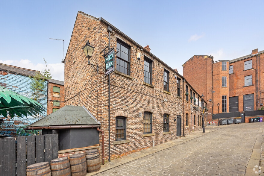 2-6 Albion Ct, Wakefield for sale - Building Photo - Image 1 of 2