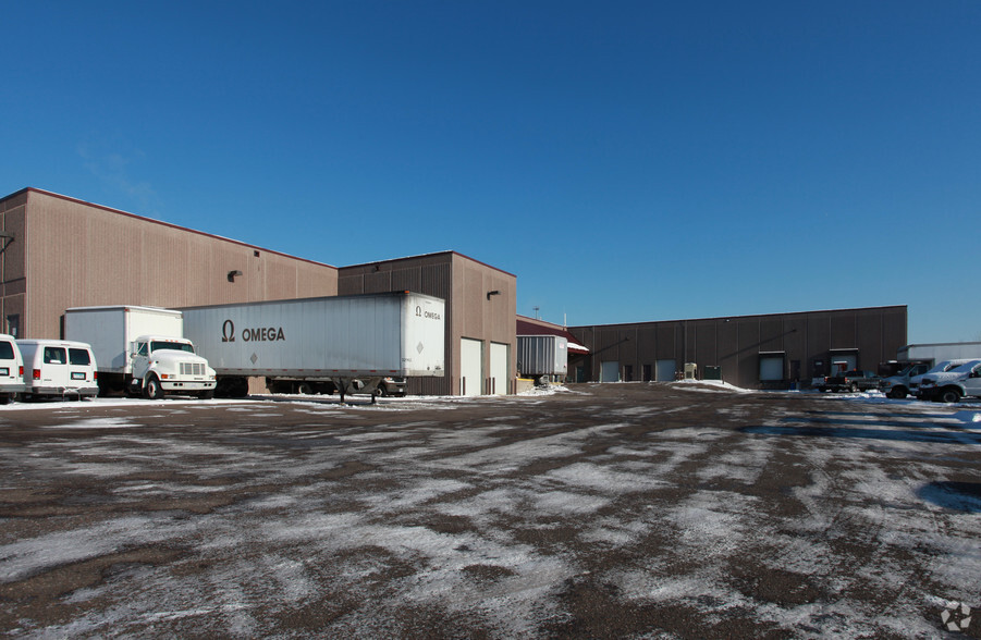 2650 Minnehaha Ave, Minneapolis, MN for lease - Building Photo - Image 2 of 2