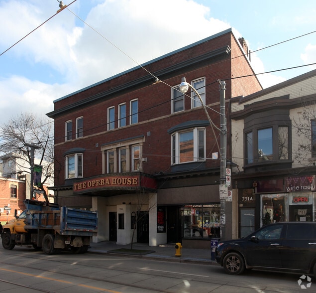 735-739 Queen St W, Toronto, ON for lease - Building Photo - Image 2 of 2
