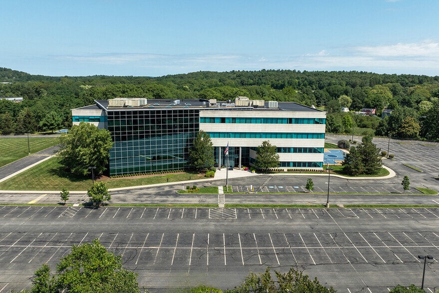 75 Sam Fonzo Dr, Beverly, MA for lease - Building Photo - Image 1 of 10