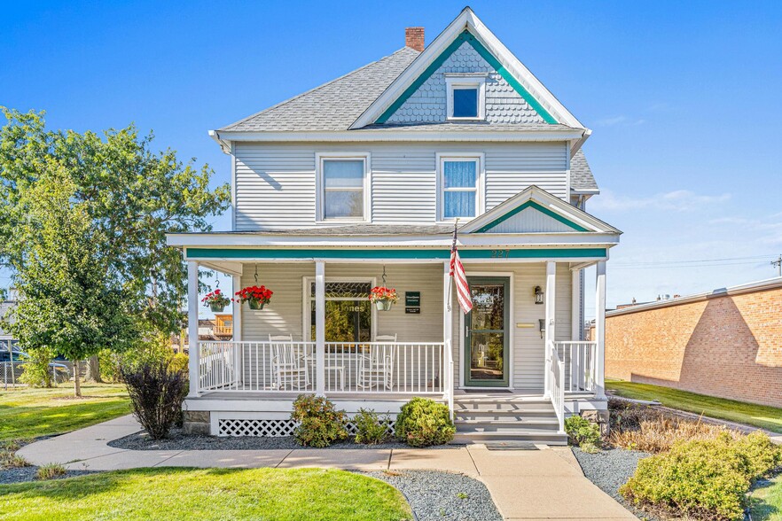 227 S Arch Ave, New Richmond, WI for sale - Building Photo - Image 1 of 36