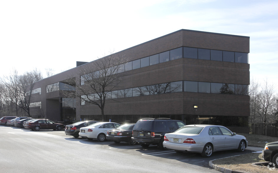 2015 State Route 27, Edison, NJ for lease - Building Photo - Image 2 of 4