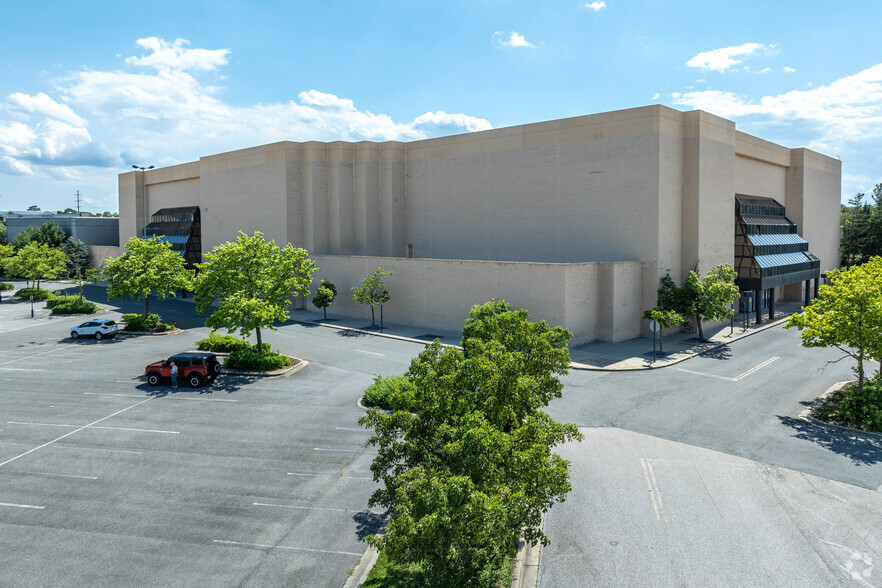 7900 Ritchie Hwy, Glen Burnie, MD for lease - Primary Photo - Image 1 of 7