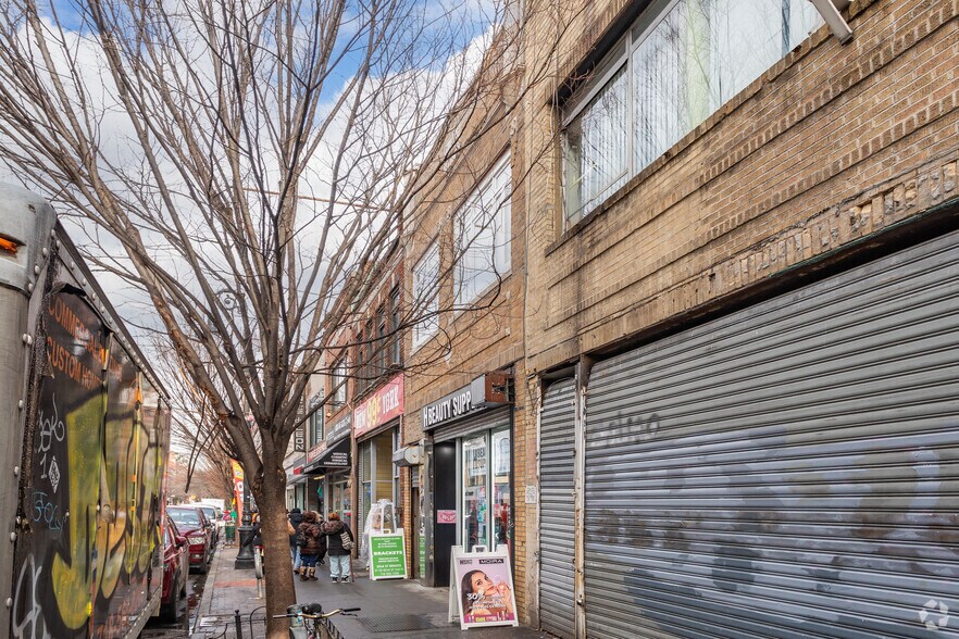 3755 82nd St, Jackson Heights, NY for lease - Building Photo - Image 3 of 6